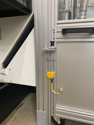 Docking lock with safety switch